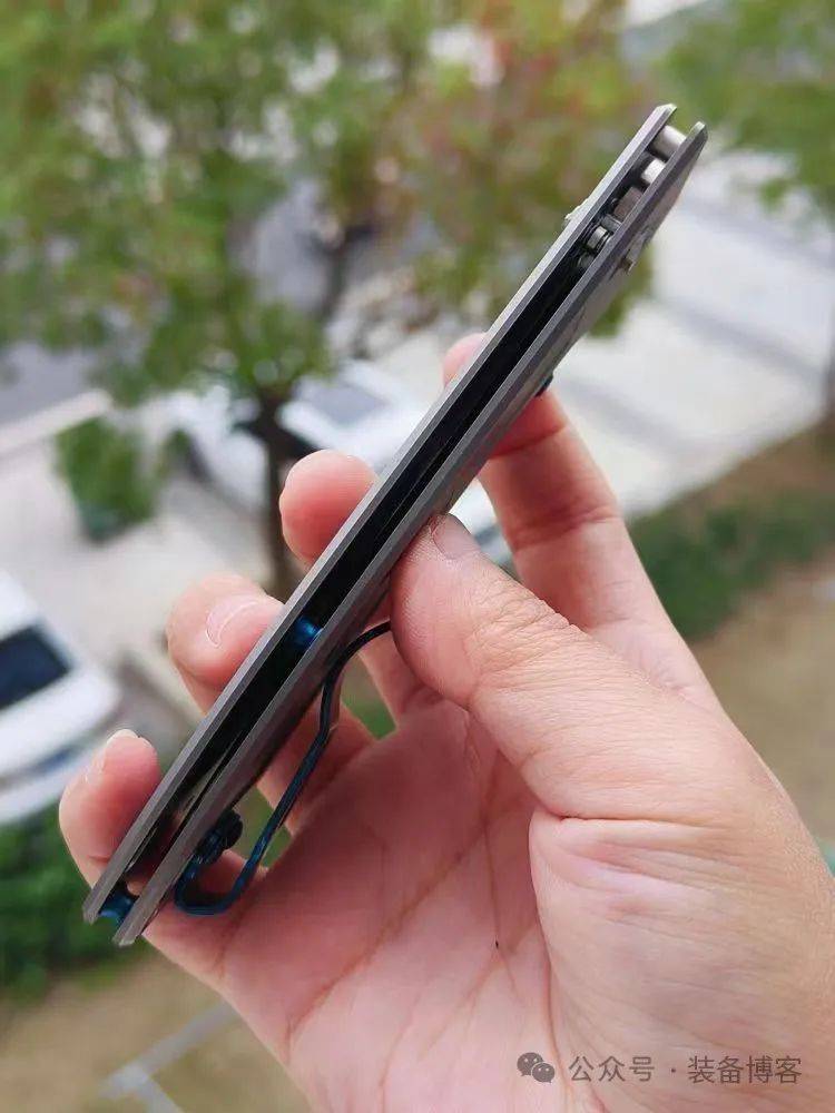 Benchmade 蝴蝶旗舰748 Narrows：轻盈与坚固的完美结合