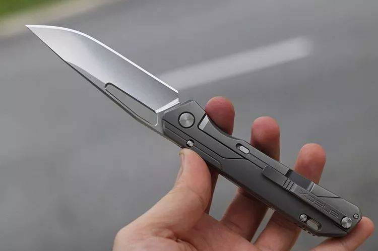 Snecx - 折刀中的变形金刚