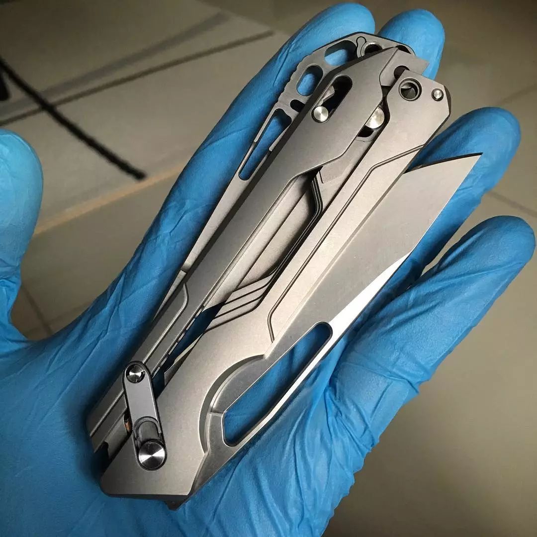 Snecx - 折刀中的变形金刚