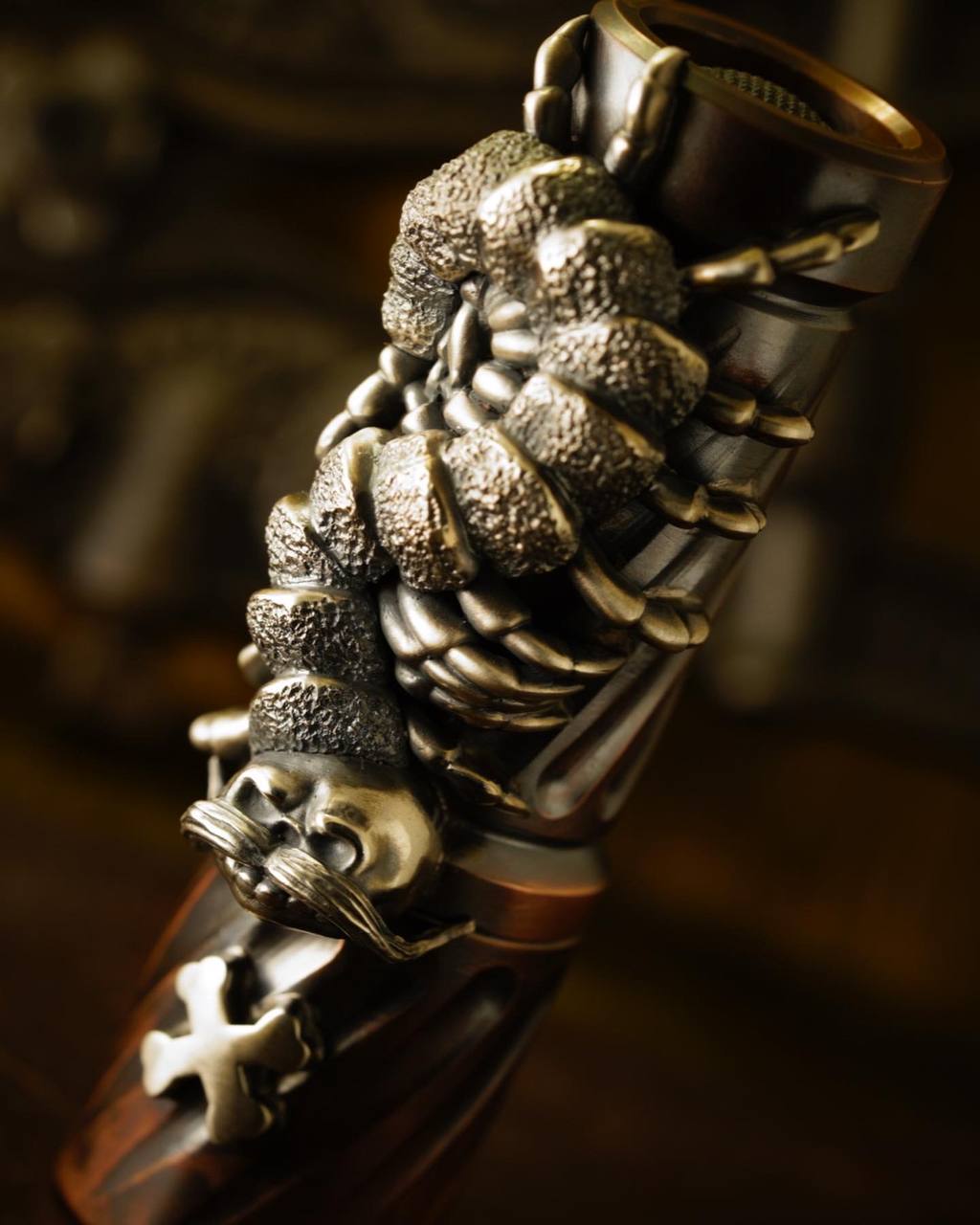 Phase Object 俄罗斯过去式蜈蚣手工定制手电