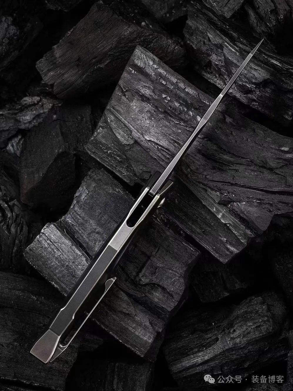 探索WE>C合作款的Solid立方体刀具:卓越工艺与独特设计的完美结合 探索WE>C合作款的Solid立方体刀具:卓越工艺与独特设计的完美结合