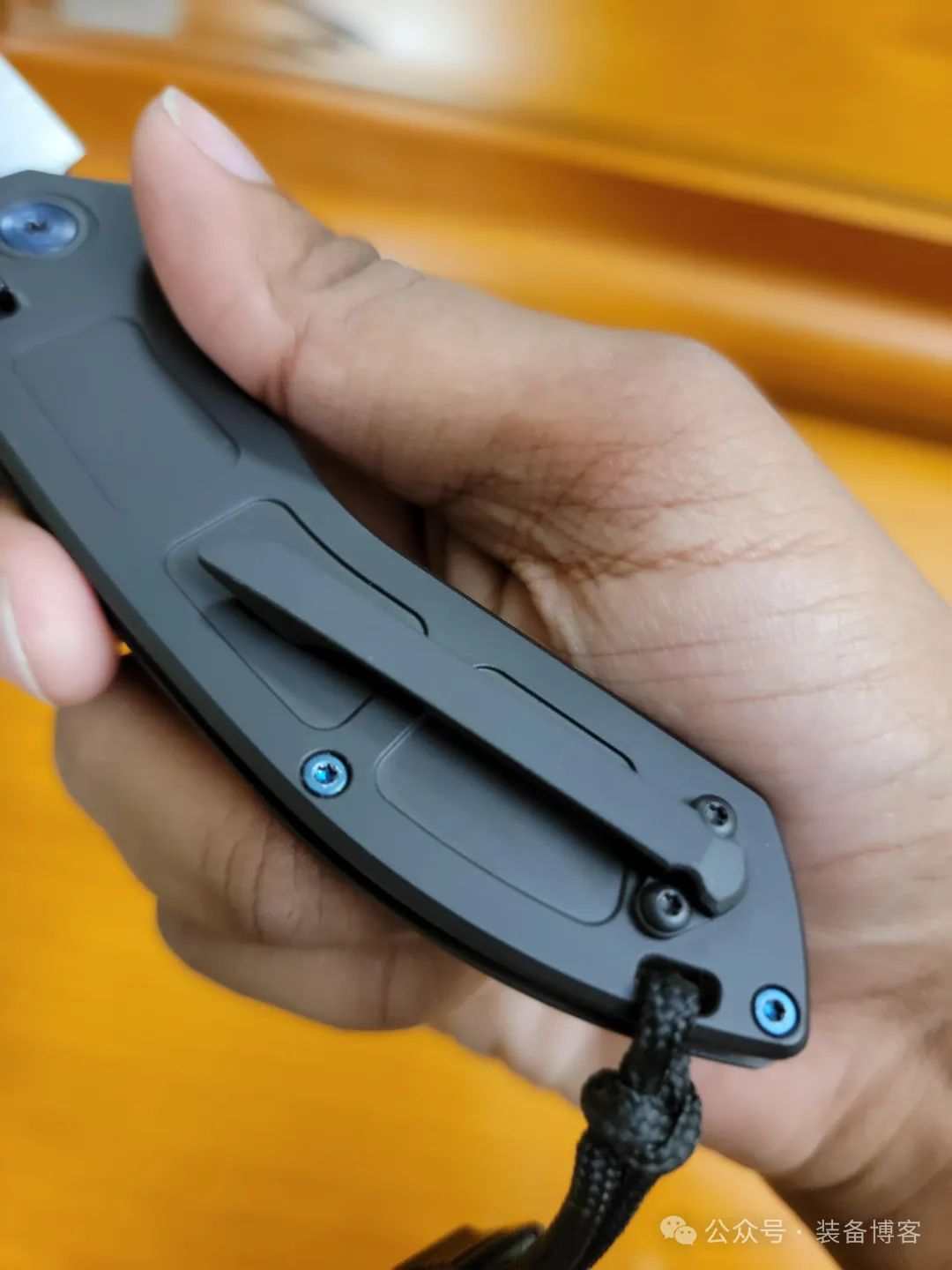 Benchmade 748 Narrows 蝴蝶品牌中最薄的钛合金手柄折刀，属于你的高端EDC工具 - 装备博客