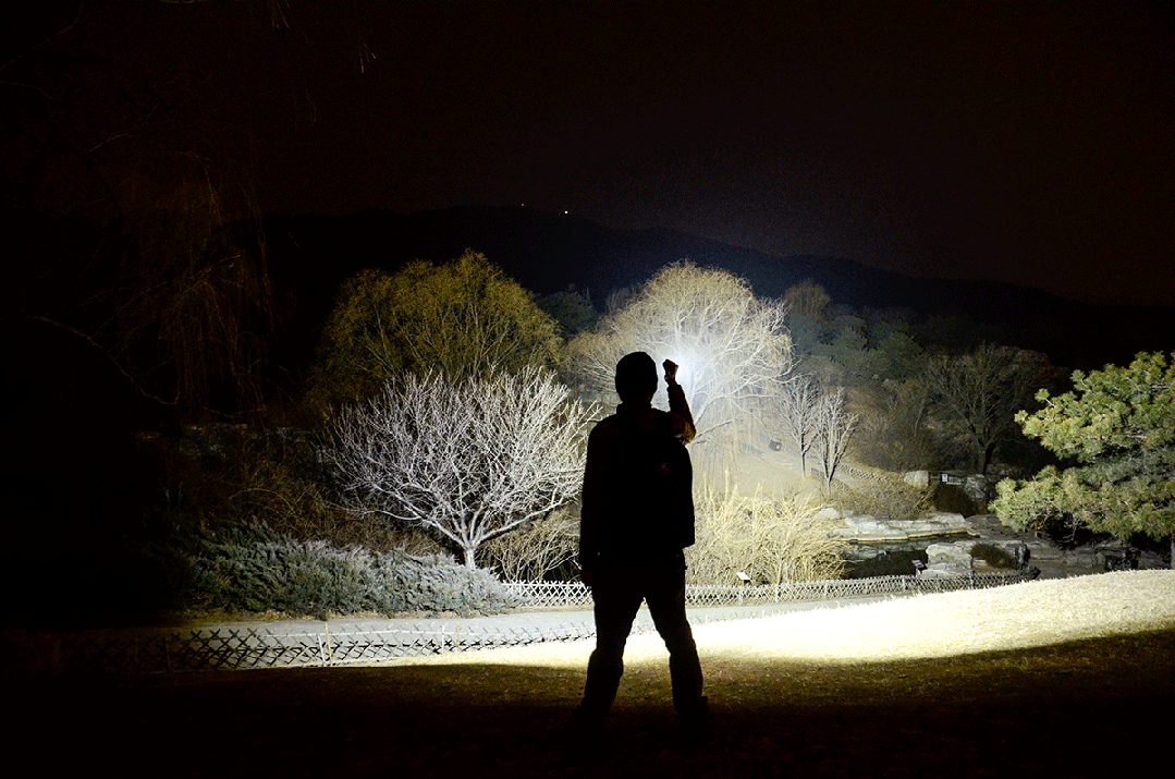 新品测评 | 夜战先锋！一万流明专业战术搜索手电TA31 - 装备博客