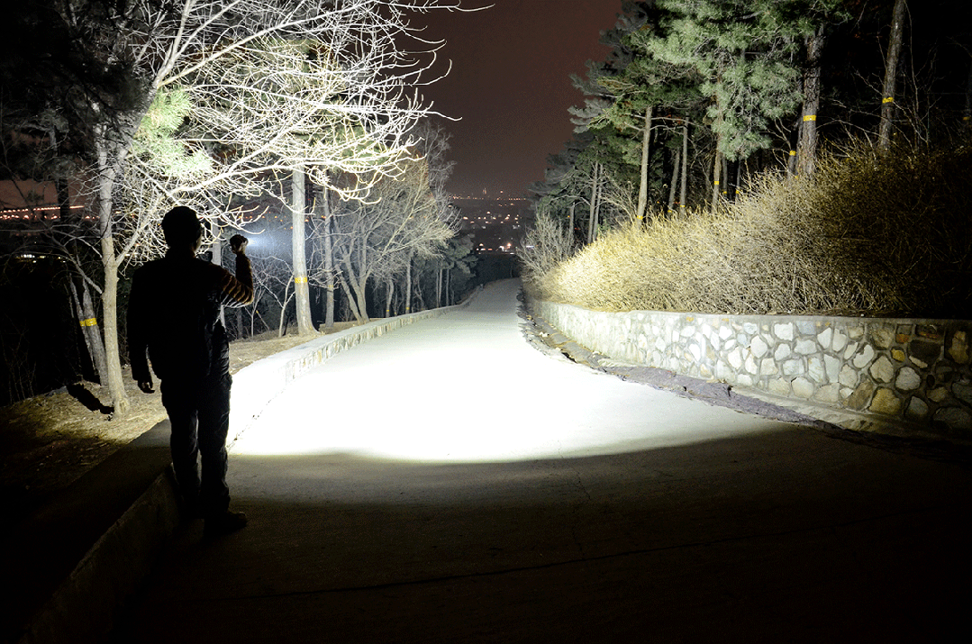 新品测评 | 夜战先锋！一万流明专业战术搜索手电TA31 - 装备博客