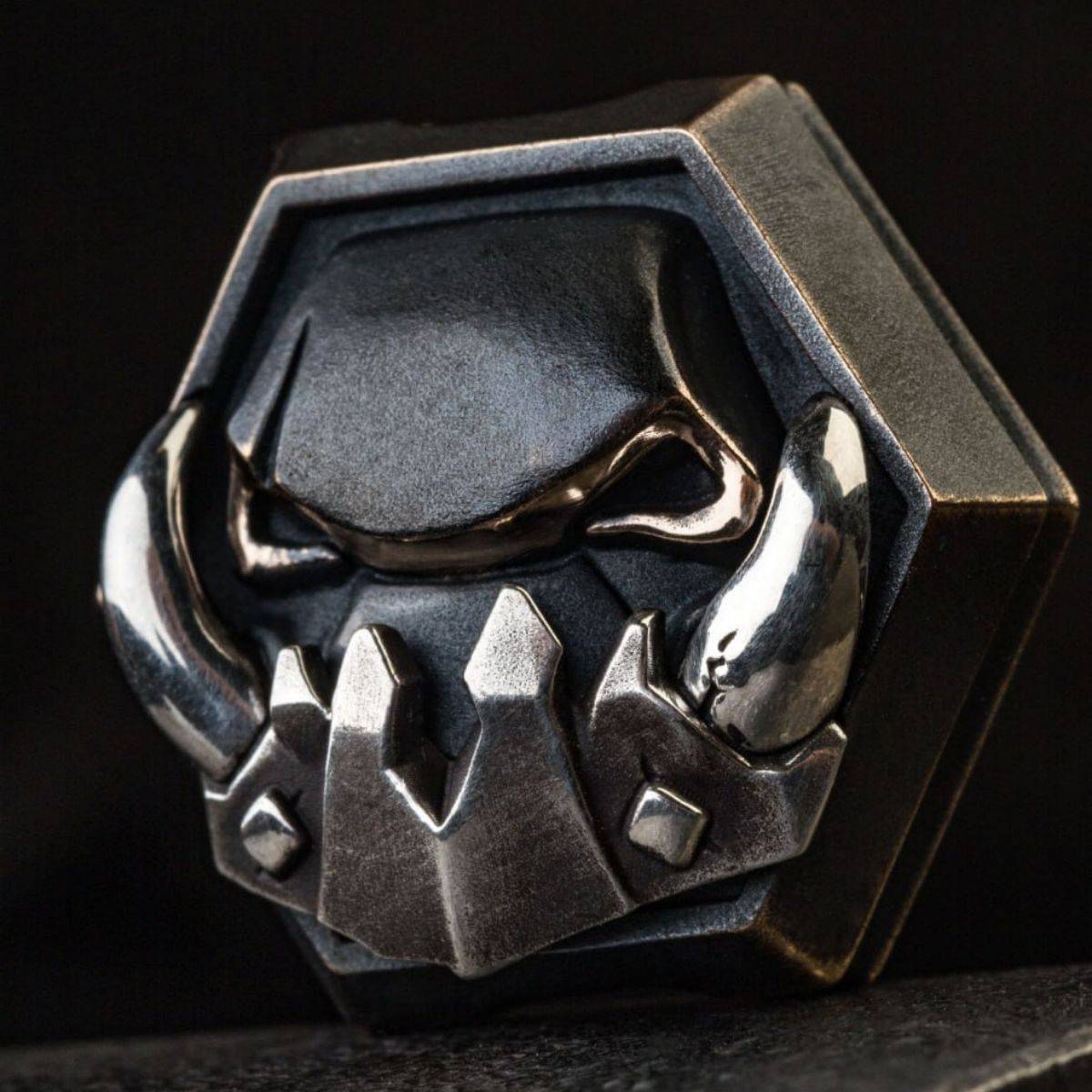 Alex Peshkov 俄罗斯亚历克斯兽人药丸刀坠吊坠挂坠 1980