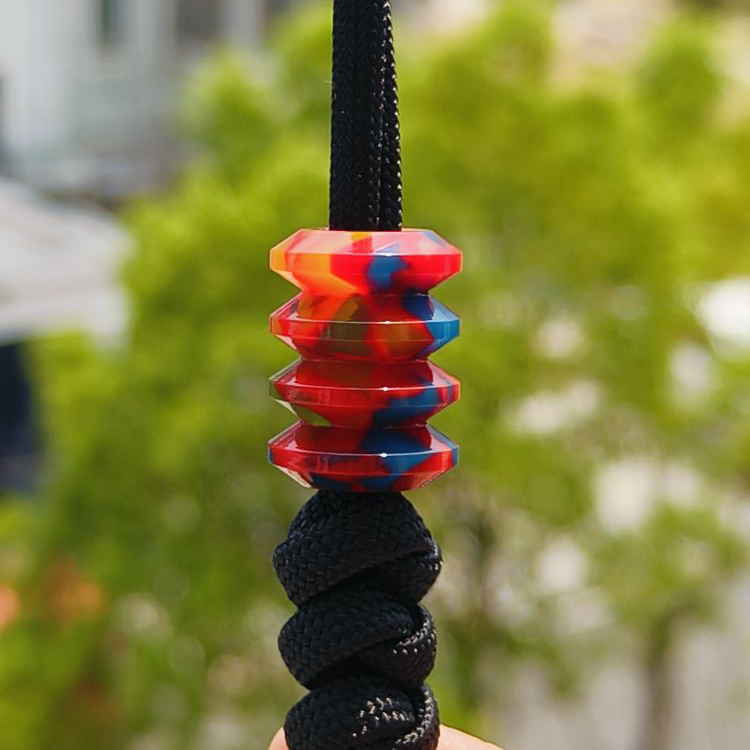 SSD工作室 树脂撞色伞绳刀坠 28