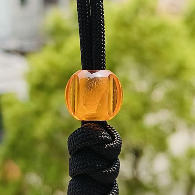 SSD工作室 琥珀色树脂伞绳刀坠吊坠 28