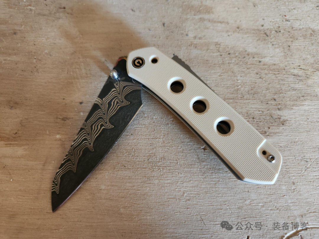 低预算便可以获得天才设计师Snecx设计的作品，确定不来一个？