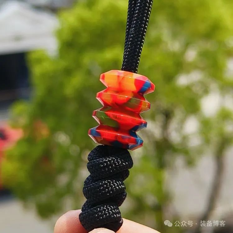 轻巧时尚，树脂刀坠——刀具的完美伴侣