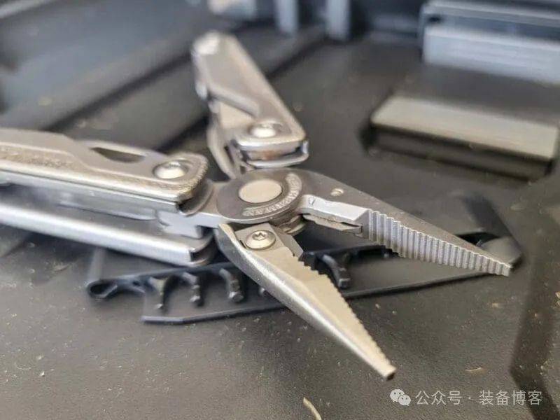 Leatherman Charge+ TTI:大小工作,一机搞定 Leatherman Charge+ TTI:大小工作,一机搞定
