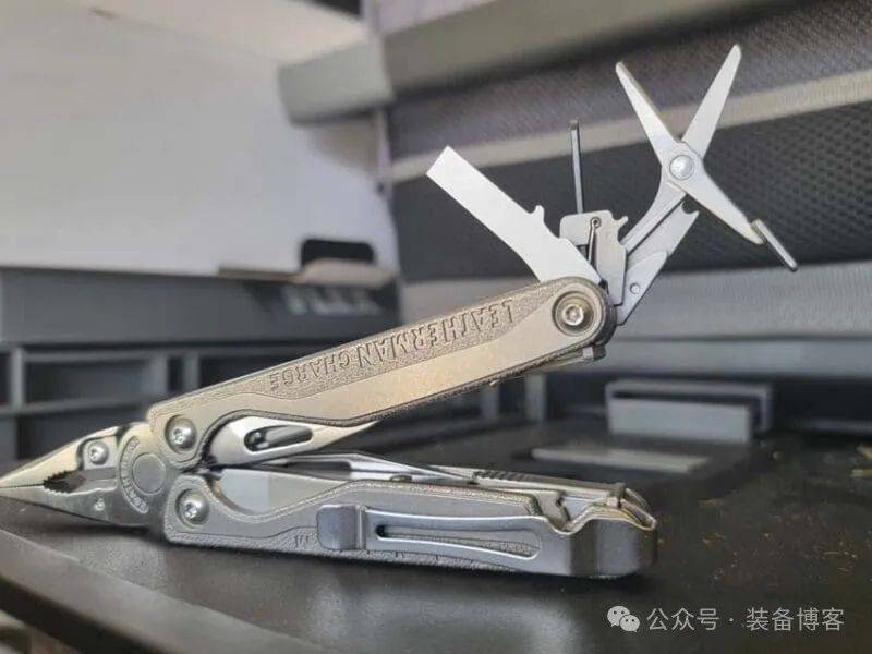 Leatherman Charge+ TTI:大小工作,一机搞定 Leatherman Charge+ TTI:大小工作,一机搞定