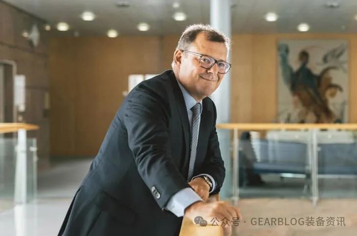 明星也缺钱？史特龙名表拍卖，罕见未拆封百达翡丽现身