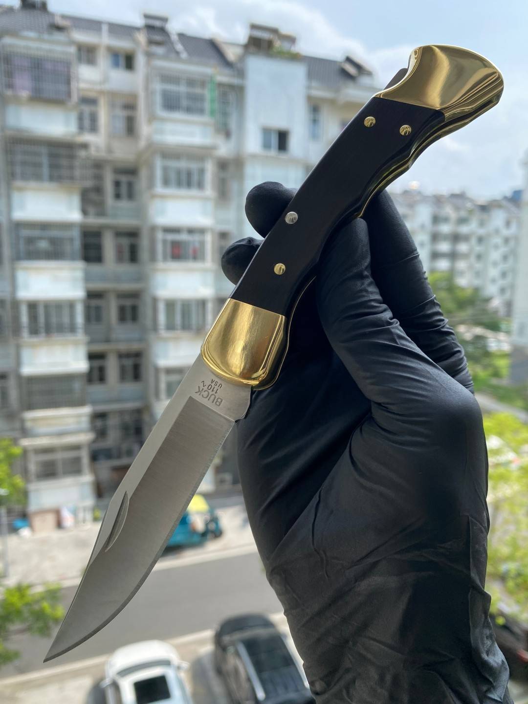 BUCK 0110BRSFG-B Hunter® 420HC钢 木+黄铜刀枕 指槽版 610