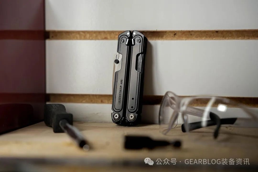 Leatherman Arc 推出全新黑曜石版本