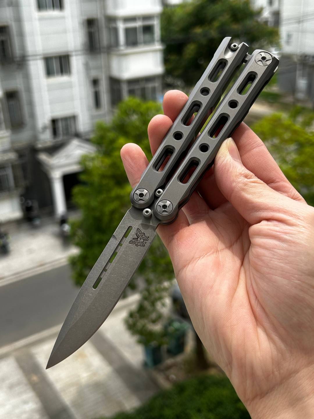🆕 Benchmade 82 Laro CPM-MagnaCut钢 钛合金柄 Balisong 蝴蝶刀 5750