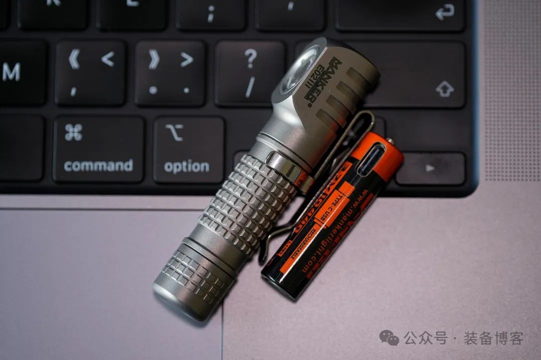 Mankerlight E02 III Ti - 钛金属日常携带手电筒 Mankerlight E02 III Ti - 钛金属日常携带手电筒