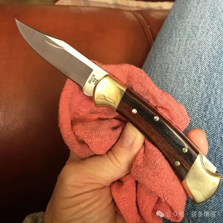 不是最好,确是最经典的折刀 Buck 110 测评 - 装备博客 不是最好,确是最经典的折刀 Buck 110 测评 - 装备博客