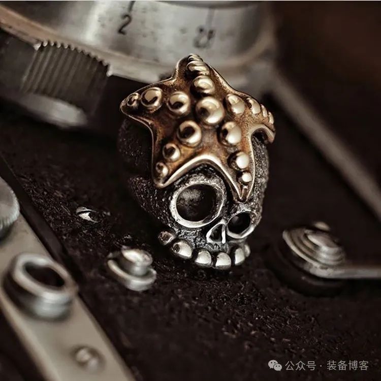 Phase Objects 俄罗斯过去式刀坠:刀具的专属配饰 - 装备博客 Phase Objects 俄罗斯过去式刀坠:刀具的专属配饰 - 装备博客