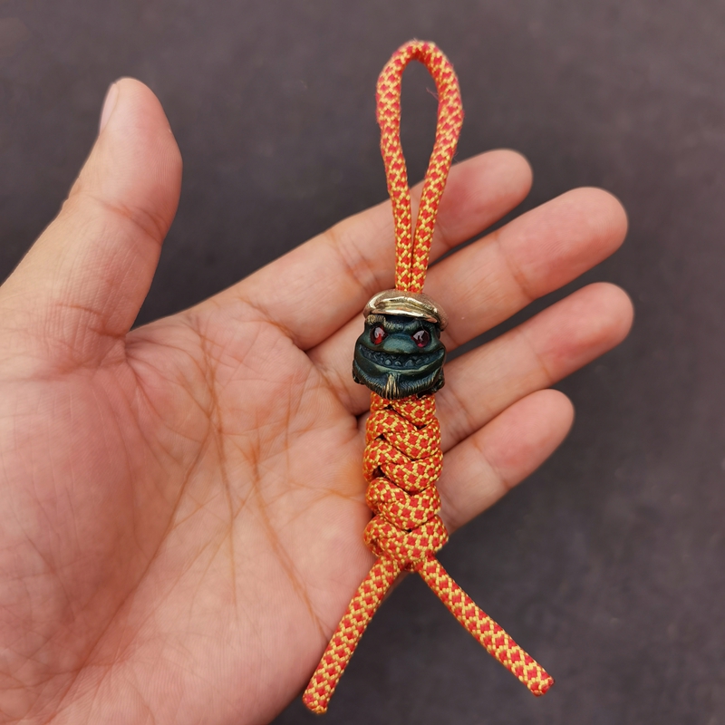 ⭕️【售完】Beard & Bones 俄罗斯亚历山大金蟾刀坠吊坠伞绳 1490 特价888