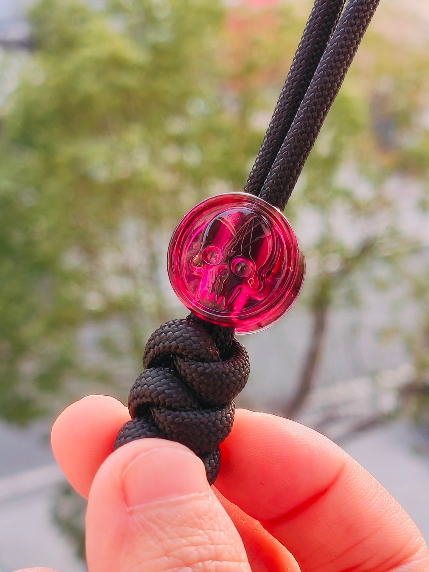 SSD工作室 白色树脂刀坠骷髅挂件 红酒色 35