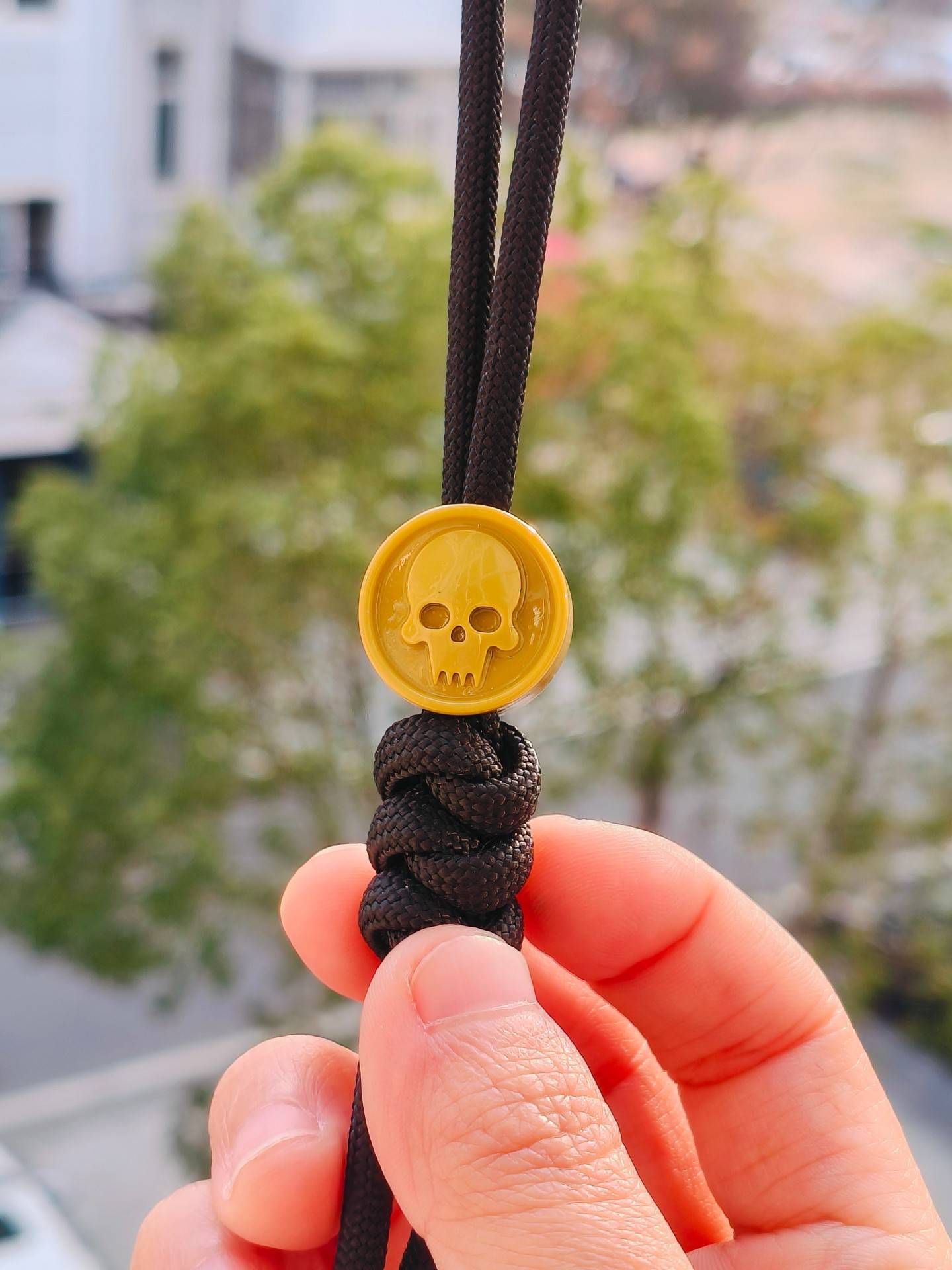 SSD工作室 白色树脂刀坠骷髅挂件 红酒色 35