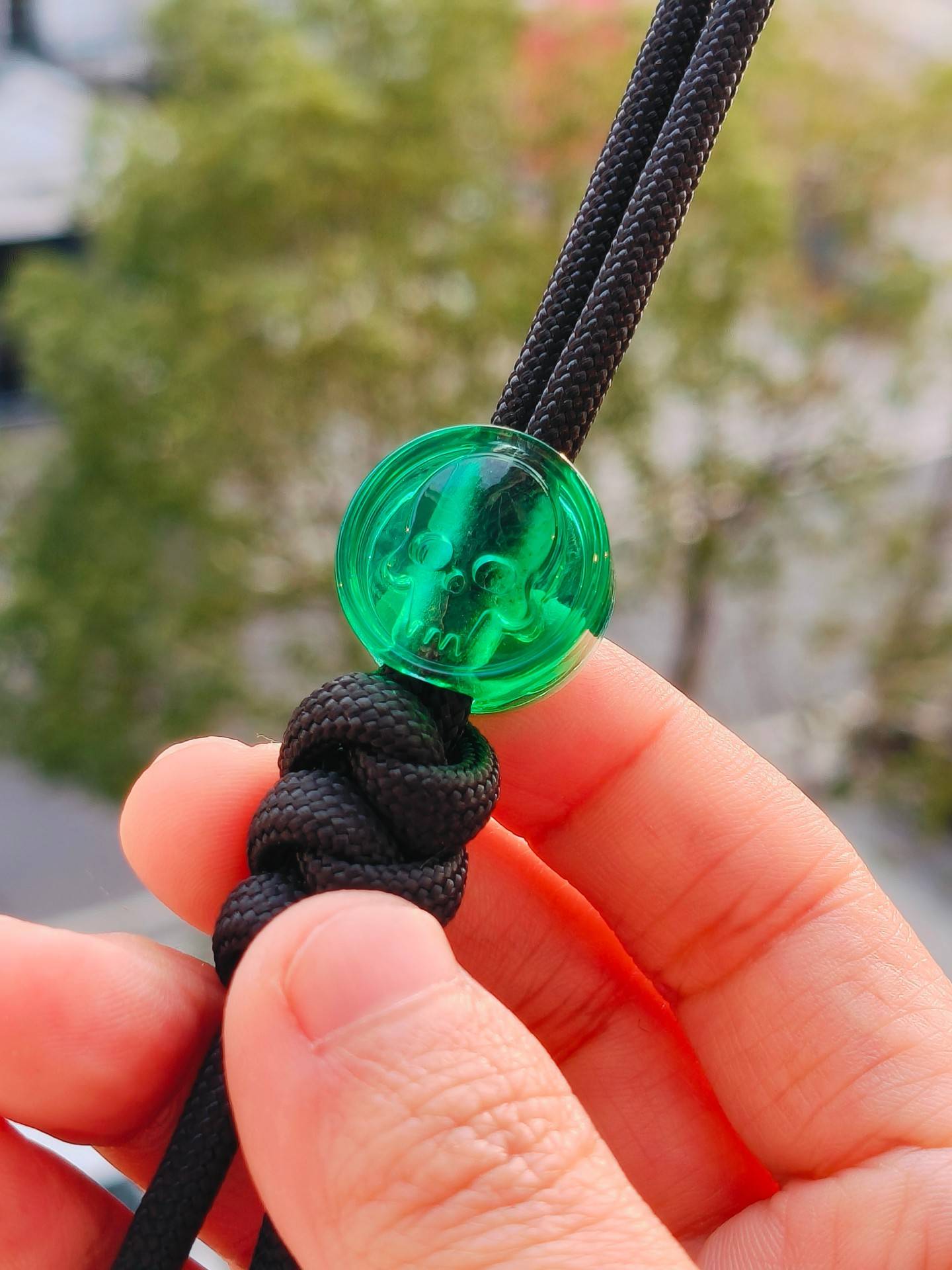 SSD工作室 白色树脂刀坠骷髅挂件 半透明绿色 35