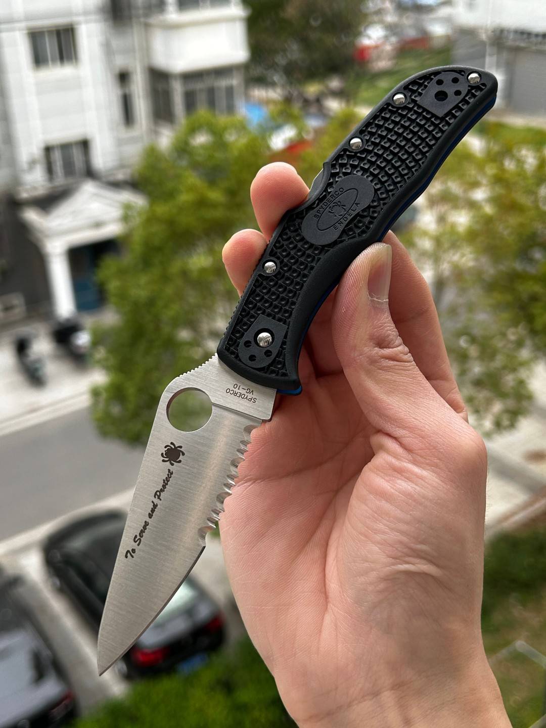 Spyderco  C243FPSBKBL   VG-10钢   FRN尼龙手柄  黑色  900