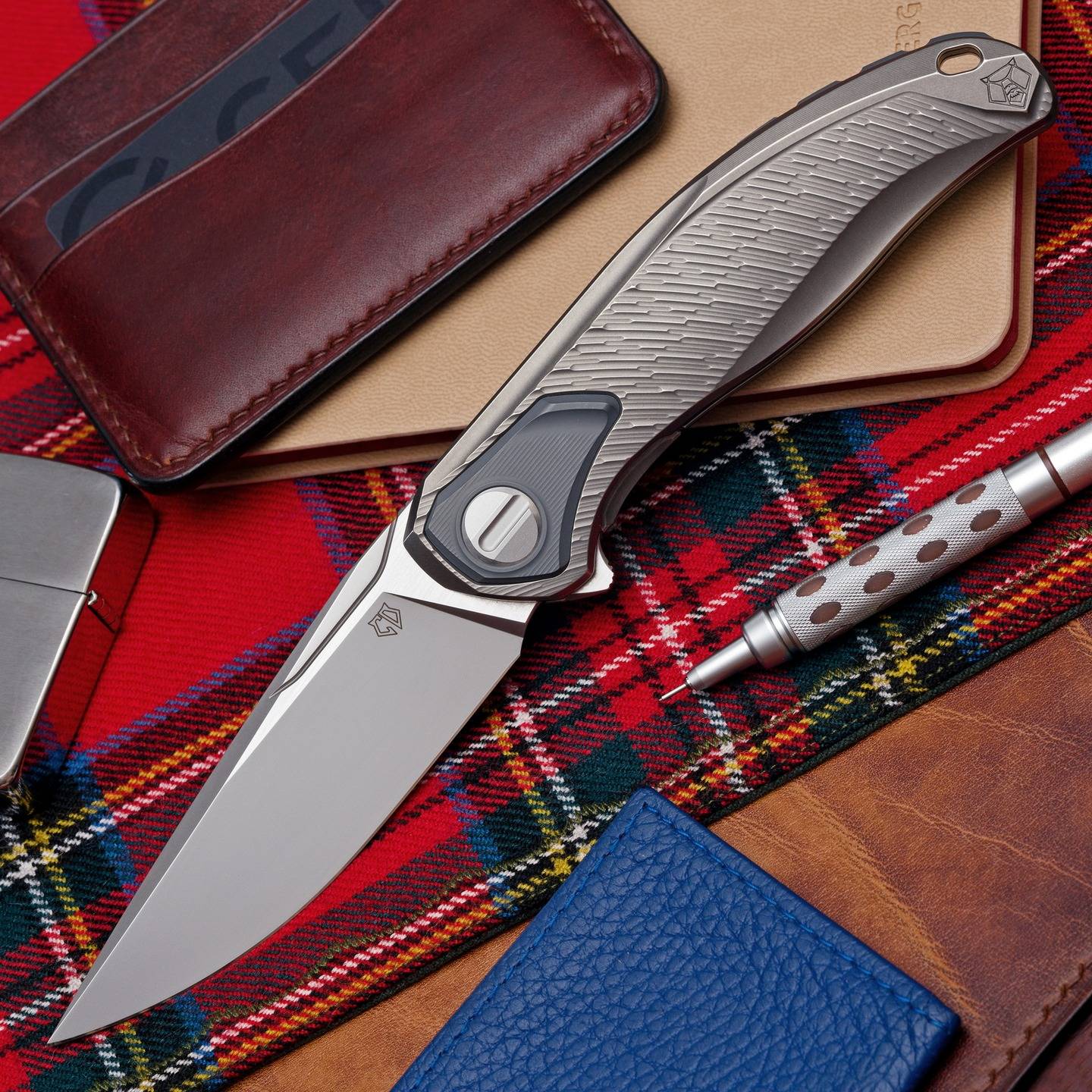 2234 Shirogorov 熊头 F95 金色钛熊头纹柄 M390钢 石洗表面 MRBS轴承